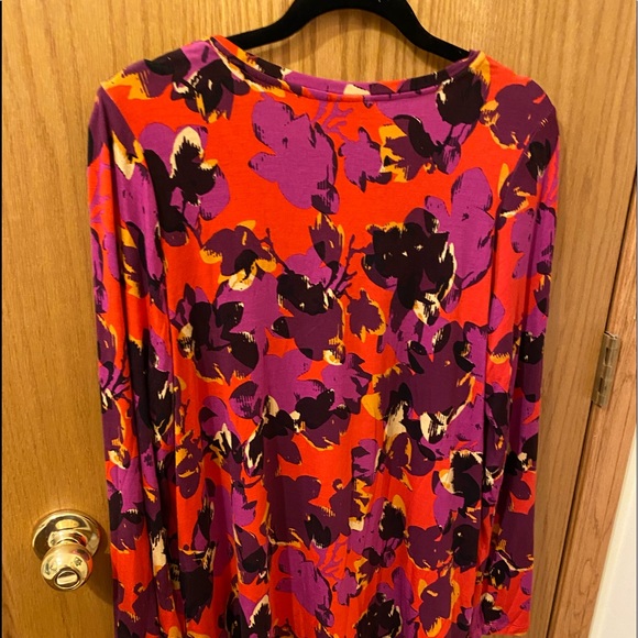 Lori Goldstein LOGO EUC Large Long sleeved top. - Picture 2 of 5